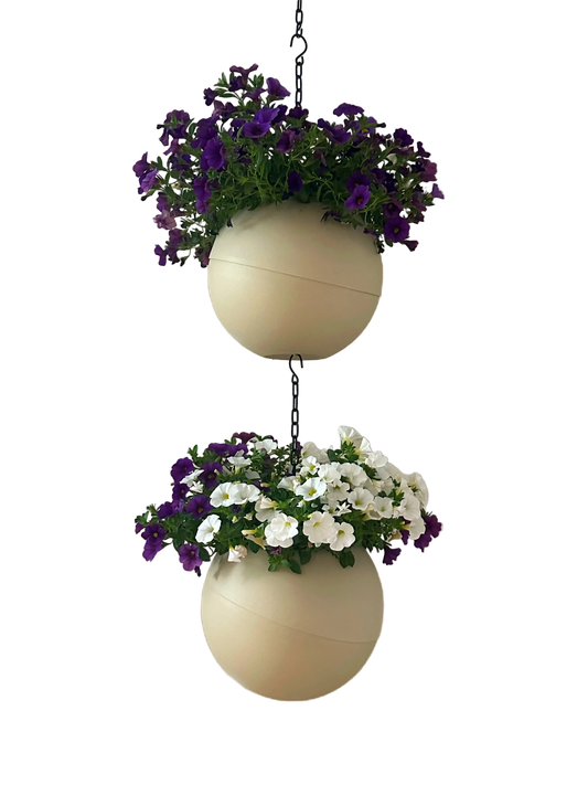 Gladde zandkleurige Globee Sand plantenpot met minimalistisch design in moderne interieursetting