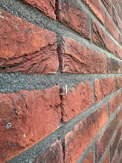 Vis pour montage mural.